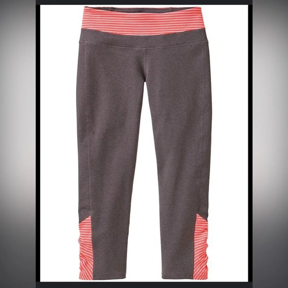 Athleta STRIPES BALANCE CAPRI‎ size medium - Picture 1 of 6